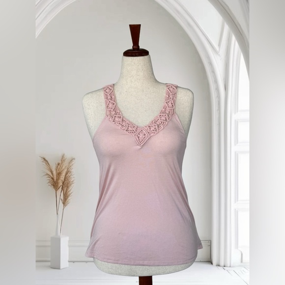 American Eagle Crochet Neck Tank Top with Fringe Details in the back - Picture 2 of 4